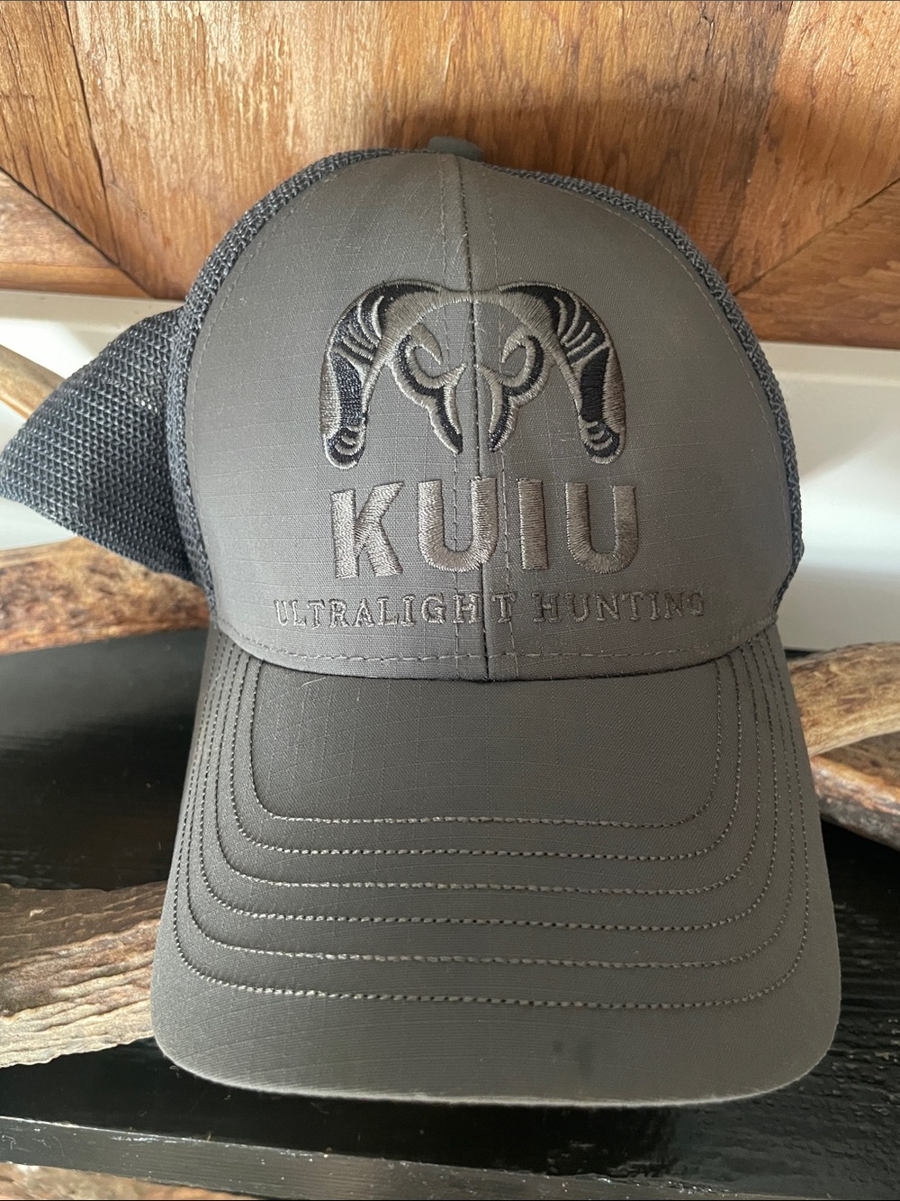 KUIU Men's Trucker Cap - Charcoal Gray